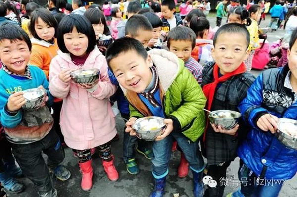 传四川最穷地方孩子十年没吃肉 政府多图辟谣