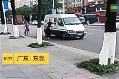 男子追砸押款车遭枪击身亡 律师：应打非致命部位